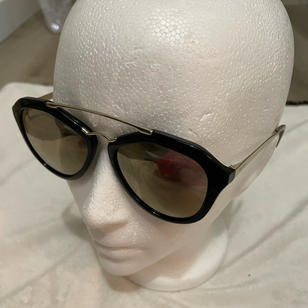 Beautiful Prada Black and Gold Sunglasses - Picture 5 of 14